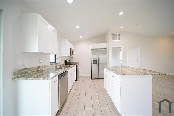 3 bed, 1200 sqft, $1,900 — Photo 4