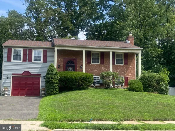 18 Fairmount Dr, Willingboro, NJ 08046
