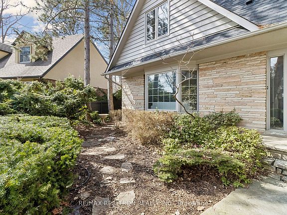 4th image of 57 Hemingway Cres
