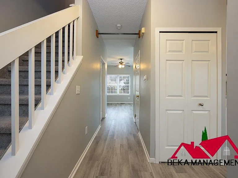 30850 Collingdale Dr — Photo 2