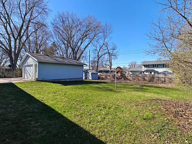 2212 Bartlett Ave — Photo 5