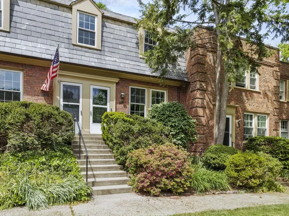 1400 S Barton St APT 411, Arlington, VA 22204