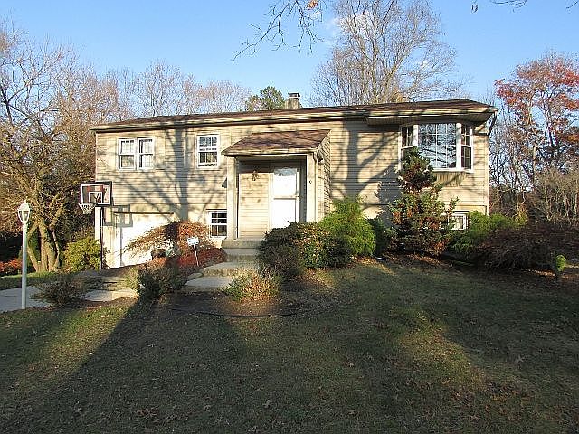1st image of 9 Pin Oak Ct
