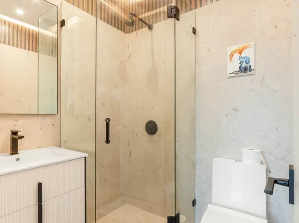 557 Saint John's Place image 7 of 10