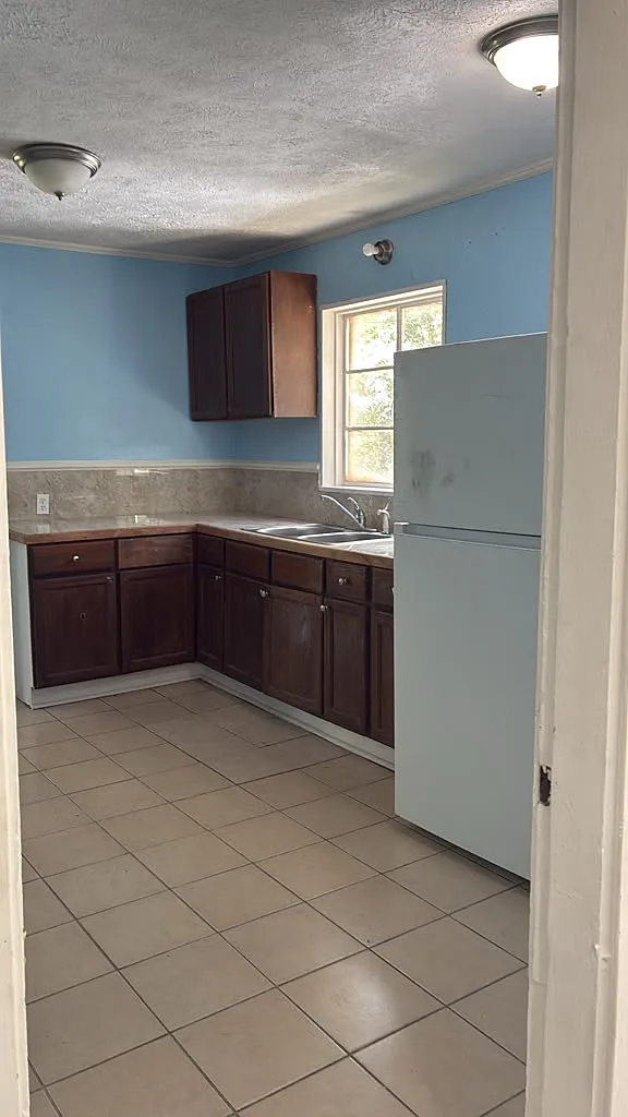 4 bed, 2000 sqft, $1,250 — Photo 3