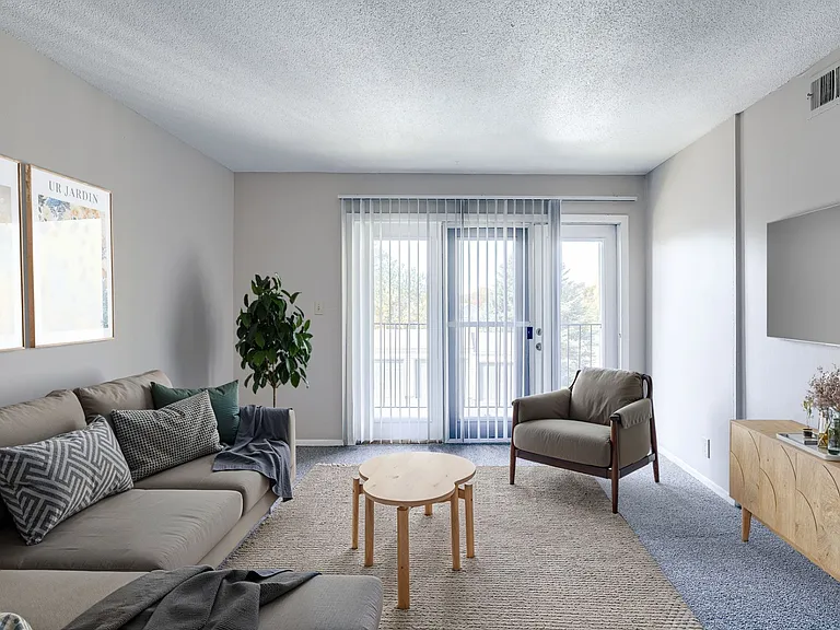 Three Bedroom (Remodel) - 3 Bed / 1.5 Bath - 1,094 Sq.Ft.