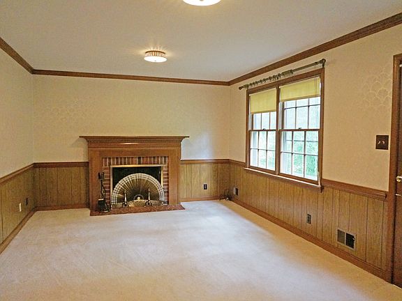 3rd image of 224 Redmead Ln