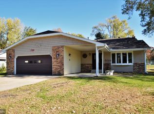 725 90th Ln NE, Blaine, MN 55434