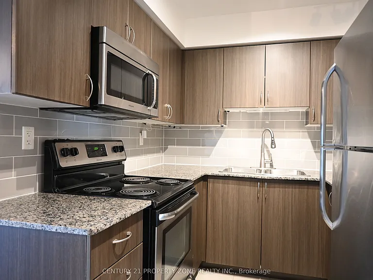 816 Lansdowne Ave #425 — Photo 5