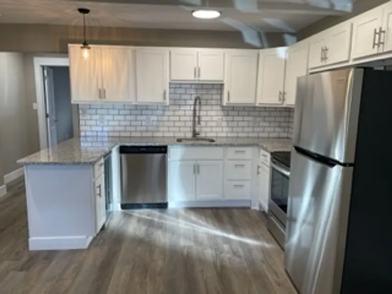 Newly Remodeled 1 Bedroom Apartment 1 Blk from Indiana University National Championship Team! — Photo 13