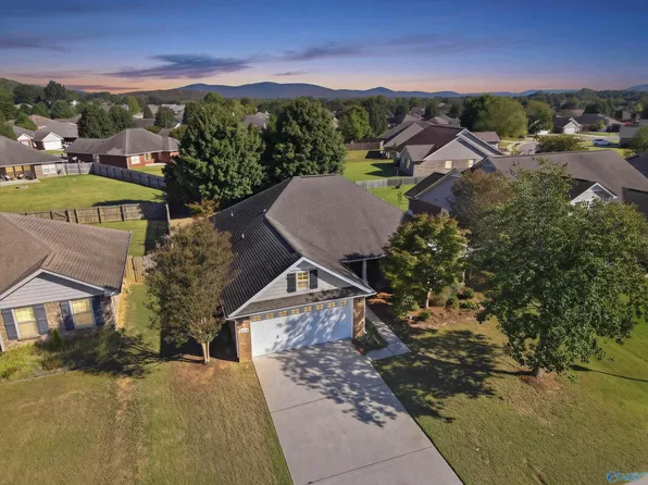 5004 Montauk Trl SE, Owens Cross Roads, AL 35763