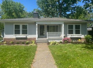 8610 Macomb St, Grosse Ile, MI 48138