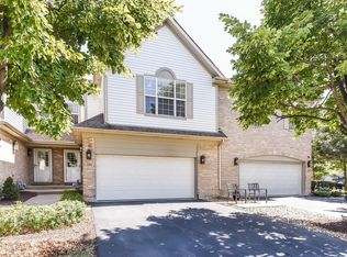 2204 Yale Cir, Hoffman Estates, IL 60192