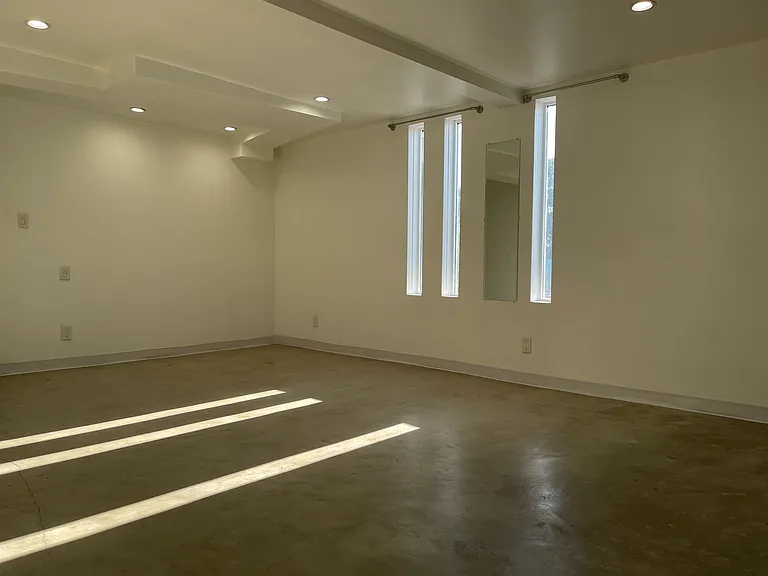 479 Nassau Ave #479A — Photo 5