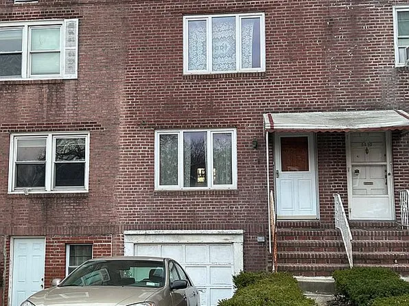 8494 Austin St, Kew Gardens, NY 11415