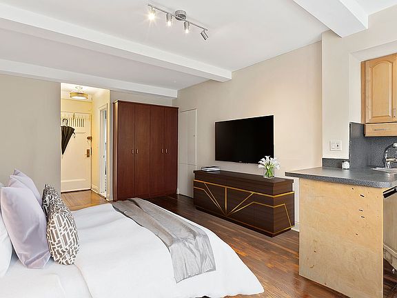4th image of 5 Tudor City Pl APT 1221