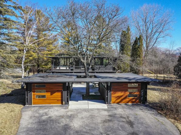9470 North Sleepy Hollow LANE, Bayside, WI 53217