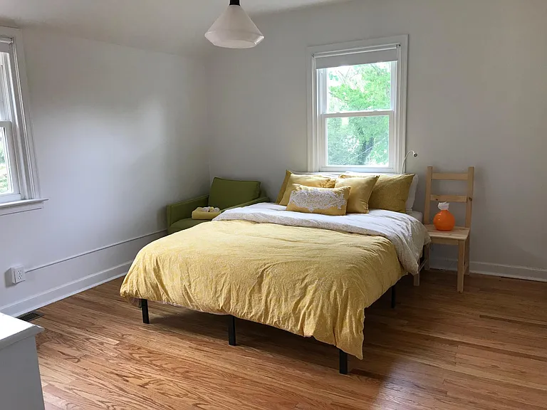 1643 Surrey Ln — Photo 10