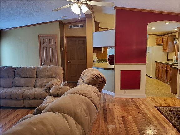 4th image of 252 Lawsonham St