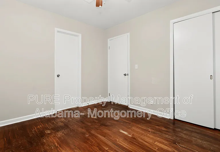 4332 Sussex Dr — Photo 3