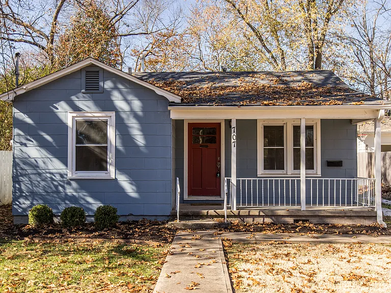717 NW A St — Photo 1