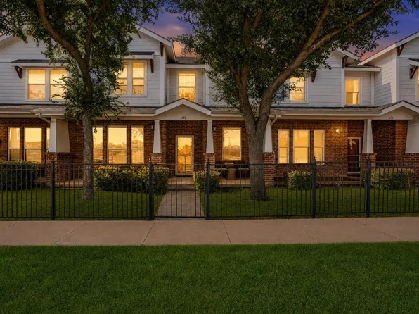 172 High School Dr, Lewisville, TX 75057