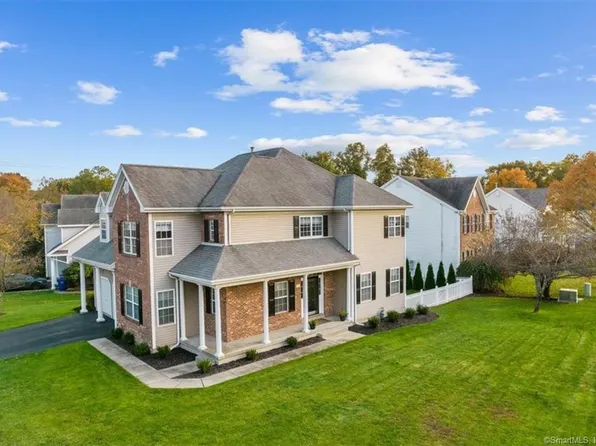 86 Lexington Way South, Milford, CT 06461