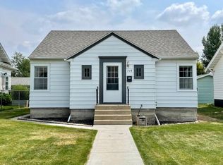 718 2nd Ave E, Williston, ND 58801