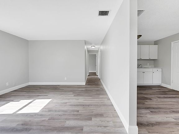 5th image of 208 W Badger Ave