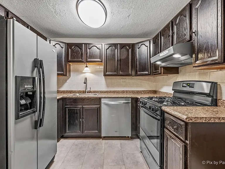 1435 Millbrook Ct — Photo 10