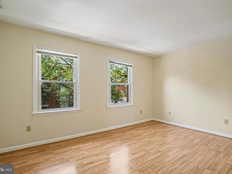 1141 N Vernon St — Photo 31