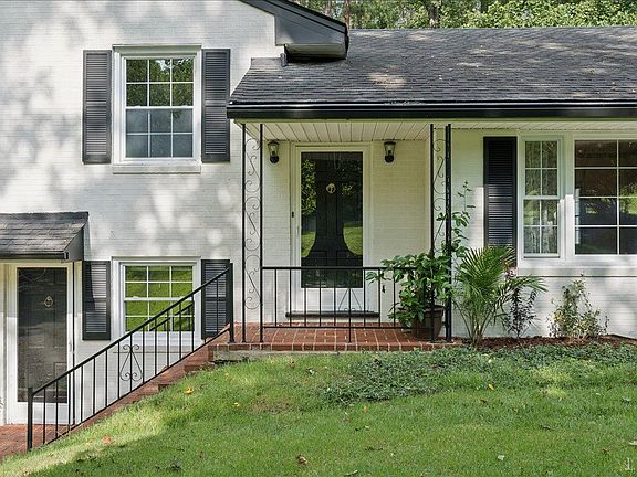 3rd image of 921 Peaksview St