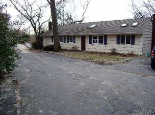 63 Potter Ln, Halesite, NY 11743