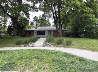 252 Hodenpyl Dr SE, East Grand Rapids, MI 49506