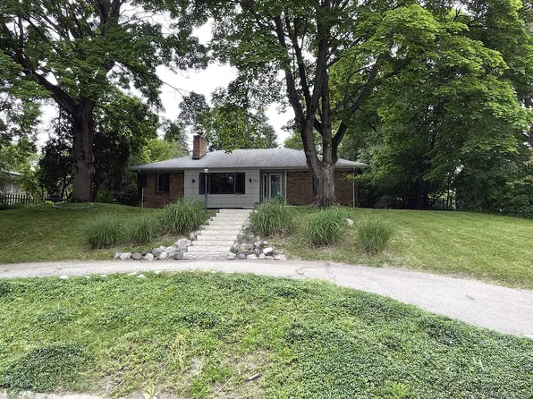 252 Hodenpyl Dr SE, East Grand Rapids, MI 49506