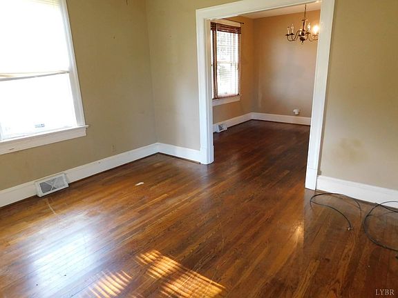 3rd image of 3202 Nelson St