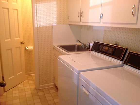 Furnished laundry/half bath