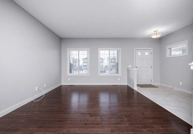 226 Redstone Dr NE — Photo 4