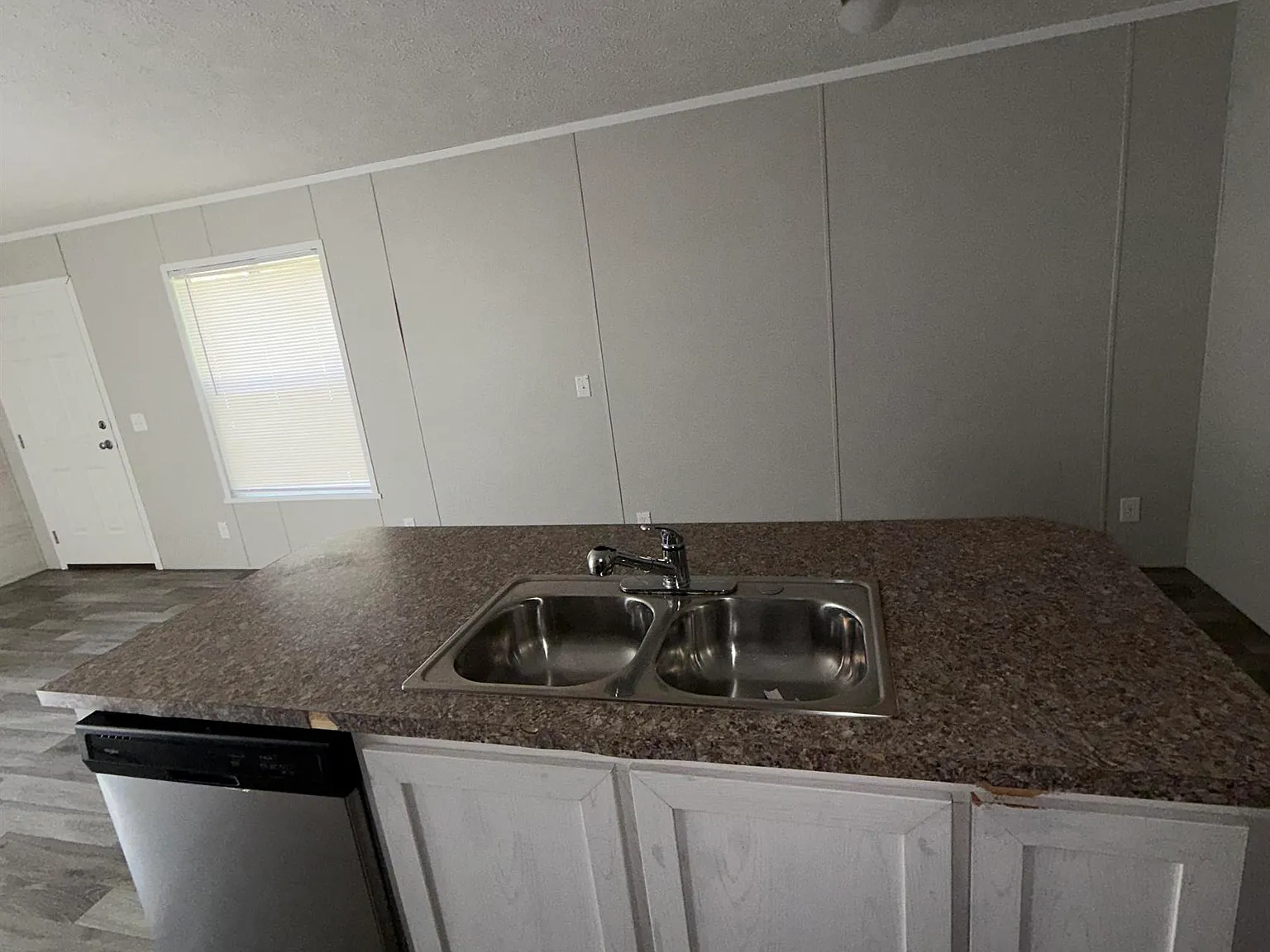 3 bed, $1,099 — Photo 2