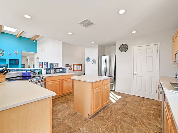 4th image of 6 Lobo Ln