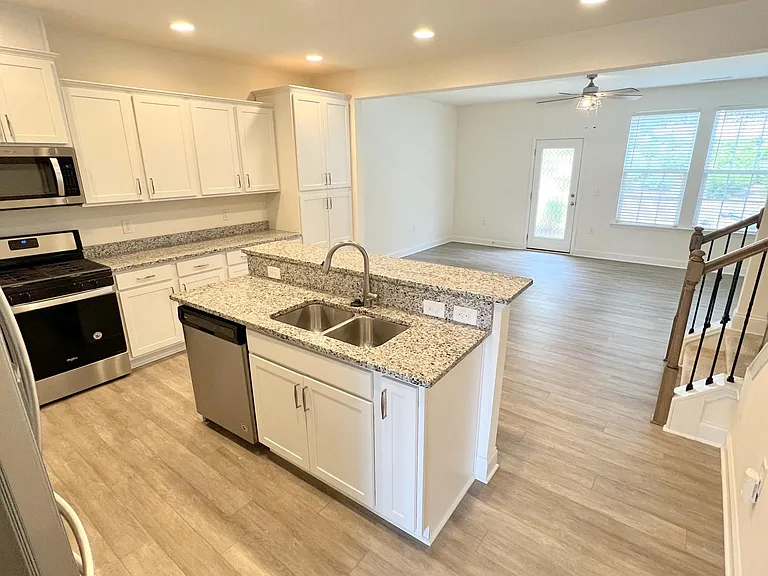 1429 Scholar Dr — Photo 2