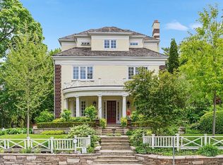 25 Strathgowan Cres, Toronto, ON M4N 2Z6