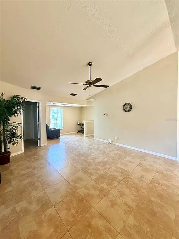 3 bed, 2.0 bath, 2022 sqft, $2,500 — Photo 2