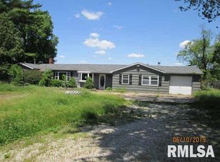 3901 S Shore Dr, Moline, IL