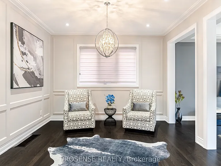 8 Macbean Cres — Photo 10