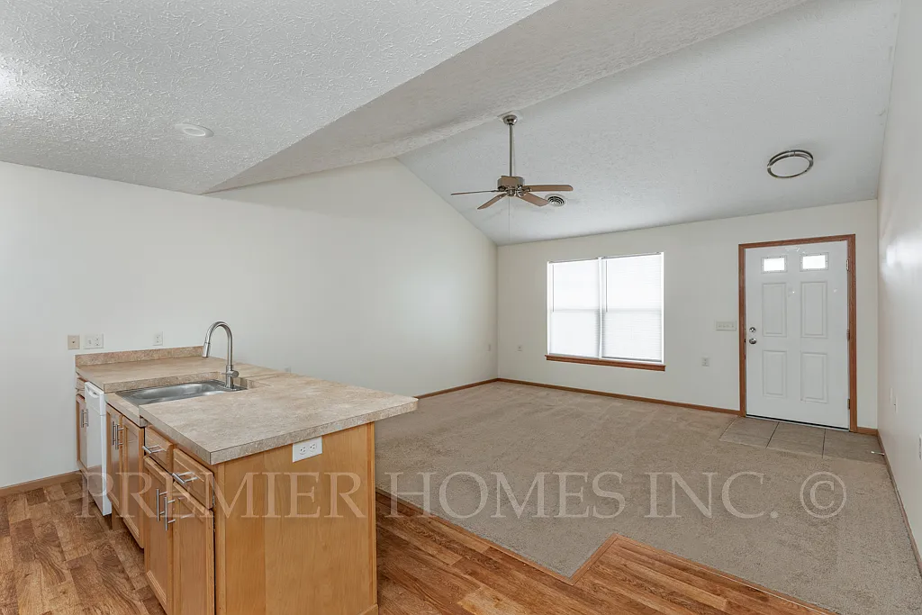 Building Photo - 866 Serenity Ln