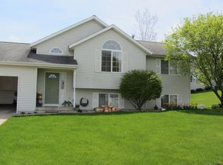 405 Discovery Dr, Wayland, MI 49348