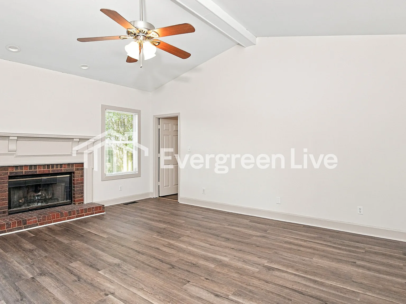 3 bed, 2.0 bath, 1650 sqft, $1,645 — Photo 2