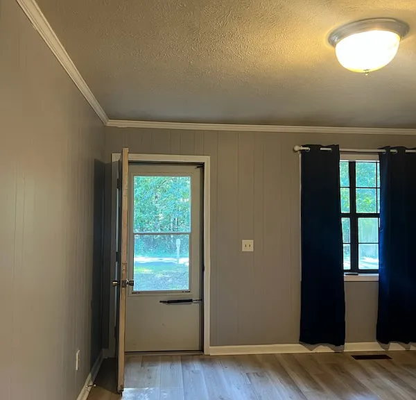481 Tower Rd — Photo 2