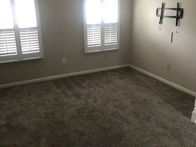 118 Titan St — Photo 16